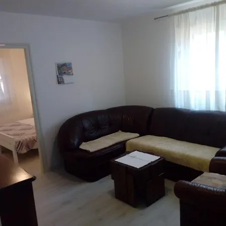 Apartment Apartman Petra *